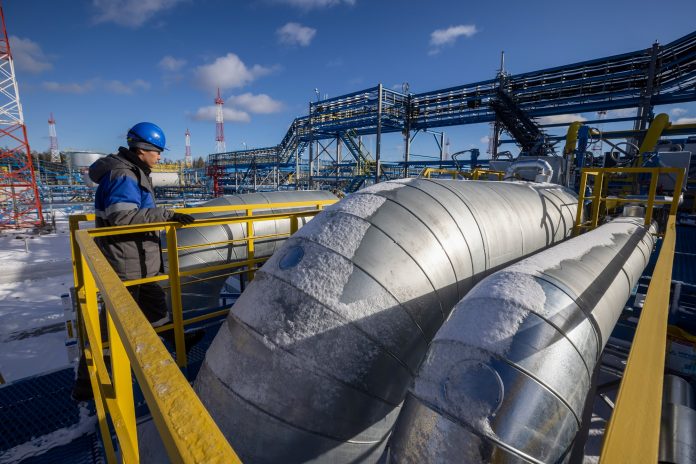 Potrubie v jednotke Gazprom PJSC v lenskej štvrti Sachskej republiky, Rusko.Fotograf: Andrej Rudakov / Bloomberg