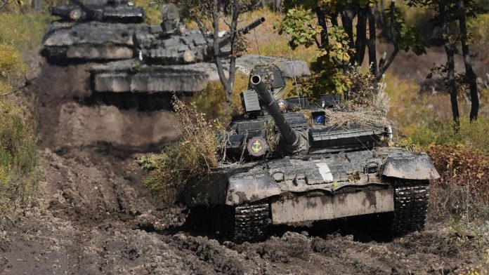 Rusko vykonáva tankové manévre v blízkosti Ukrajiny a Bieloruska