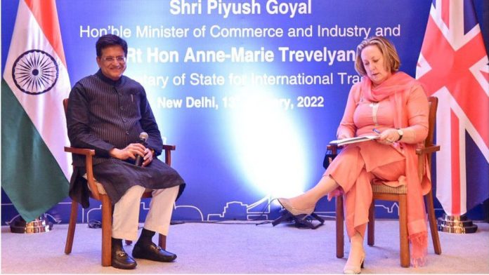 Indický minister obchodu Piyush Goyal a jeho britská kolegyníčka Anne-Marie Trevelyanová začali obchodné rokovania.