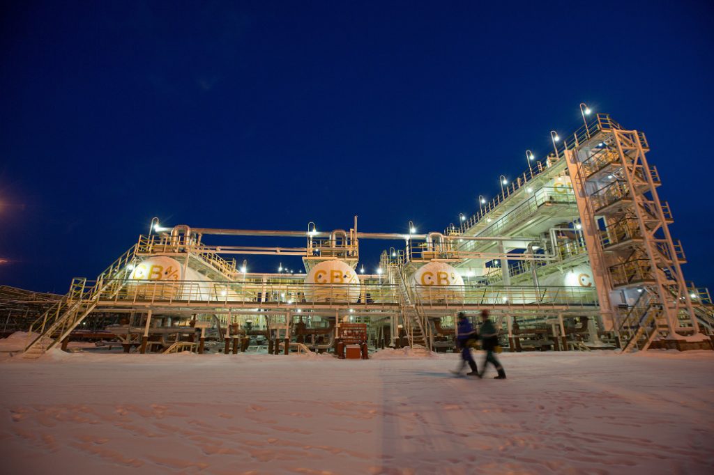 Centrálny spracovateľský závod na ťažbu ropy a zemného plynu na ropných poliach Salym Petroleum Development v blízkosti bridlicovej formácie Bazhenov v Salyme v Rusku. Réžia: Andrey Rudakov/Bloomberg