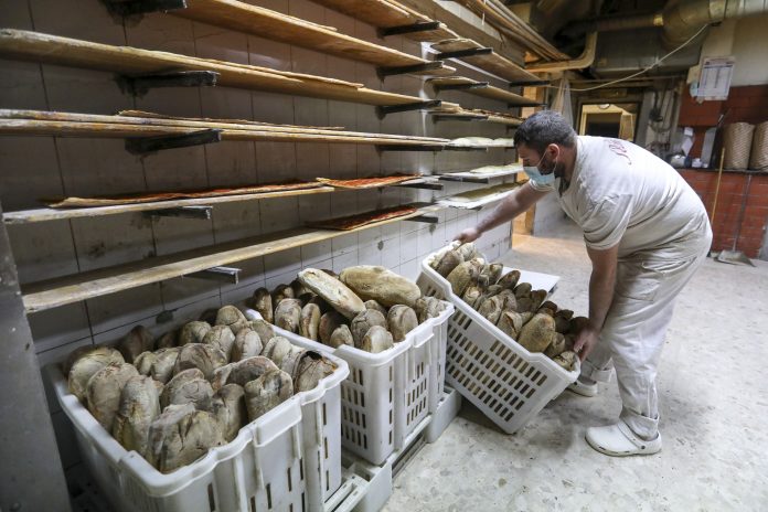 Čerstvo upečené chlebové bochníky v rímskej pekárni. Ceny pšenice vzrástli od ruského útoku na Ukrajinu.Fotograf: Alessia Pierdomenico / Bloomberg