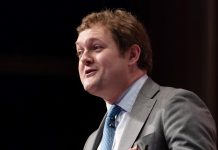 Matthew Chamberlain; Zdroj: Anthony Kwan/Bloomberg