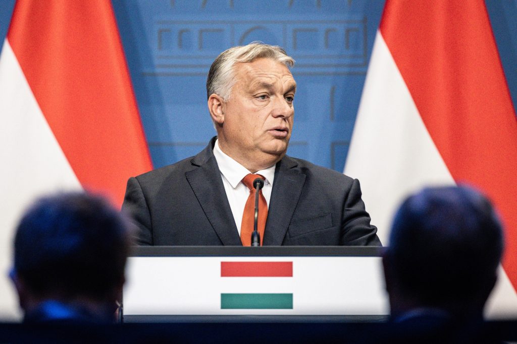 Maďarský premiér Viktor Orbán reční počas tlačovej konferencie v Budapešti 3. októbra; Zdroj: Bloomberg
