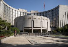 Budova Čínskej ľudovej banky v Pekingu (PBOC). Zdroj: Bloomberg