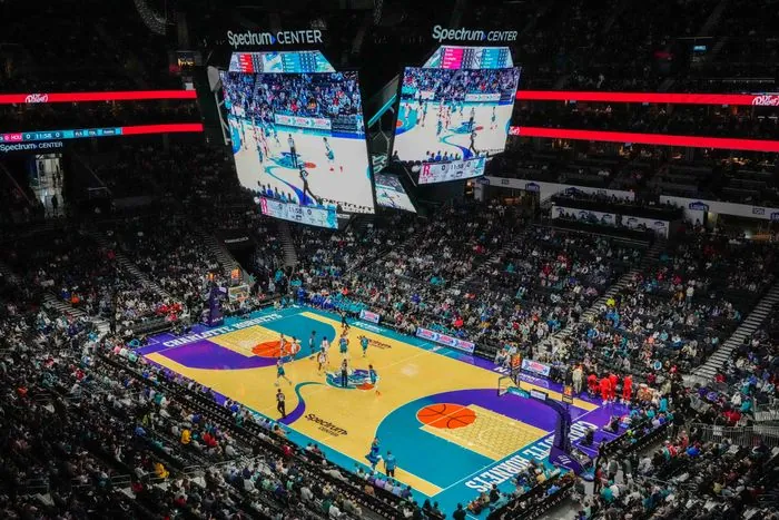 Plotkin vlastní podiel v NBA týme Charlotte Hornets.Ilustračné foto: Jim Dedmon/USA TODAY Sports